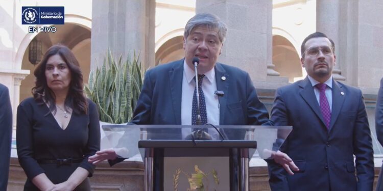 Ministro de Gobernación en conferencia de prensa. / Foto Mingob.