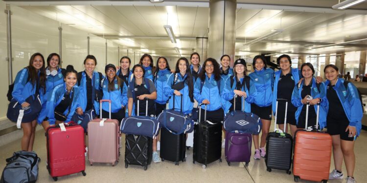 Selección femenina arriba a Los Ángeles para duelo ante El Salvador