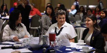 Doctora Lucrecia Peinado, primera dama de la Nación (centro) en la Primera Reunión del Proceso de Diálogo Permanente con Personas que Viven con Discapacidad. /Foto: DCA