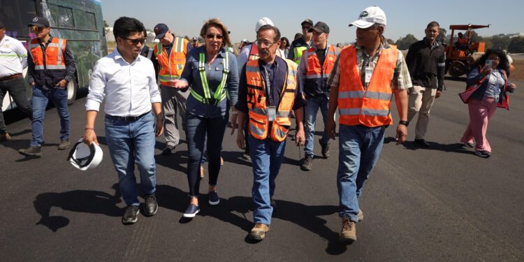 La ministra de la Vega visitó el AILA. /Foto: CIV