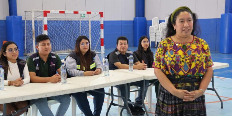 Autoridades del Ministerio de Desarrollo habilitaron el Centro de Acopio en el parque Erick Barrondo. /Foto: Mides