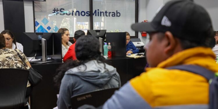 Quioscos de empleo ofrecen mejores oportunidades laborales. /Foto: Mintrab.