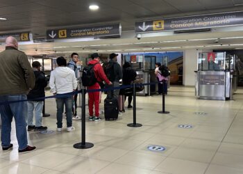 Guatemala multará a aerolíneas por pasajero sin requisitos de ingreso a partir de este domingo