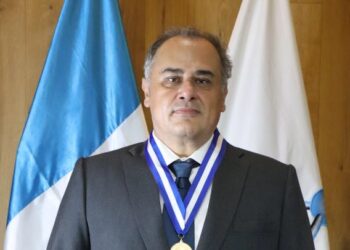 En la actualidad el doctor, Francisco Pérez Sabino se desenvuelve en su papel como asesor de tesis de doctorado.// Foto: Senacyt.