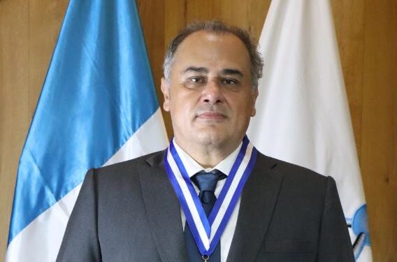 En la actualidad el doctor, Francisco Pérez Sabino se desenvuelve en su papel como asesor de tesis de doctorado.// Foto: Senacyt.