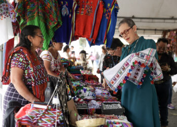 La viceminsitra Elizabeth Uglade, participó en esta feria de Mi Pueblo y Mi Producto.