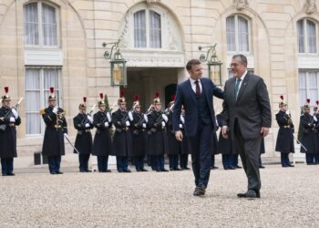 Mandatario sostiene reunión bilateral con el presidente Emanuel Macron