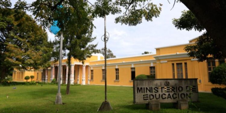 Los aspirantes a directores departamentales de Educación deben cumplir con todos los requisitos establecidos en el Artículo del Acuerdo Gubernativo 165-96. // Foto: Mineduc.