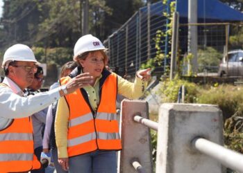 Ministra de Comunicaciones supervisa obras de infraestructura vial