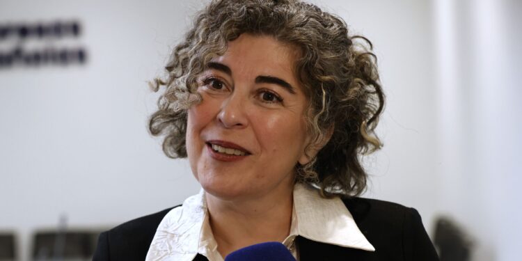 Ministra de Economía dice que quieren dar confianza para invertir en el país