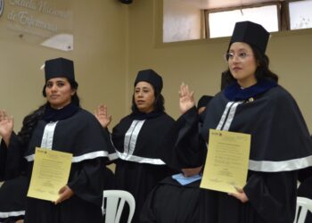 Nuevos profesionales de enfermería se comprometen al servicio de los guatemaltecos