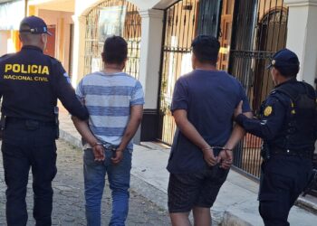 PNC en Retalhuleu capturaron a dos personas por robo de motocicleta.