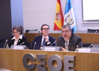 Arévalo pide a empresas españolas inversiones que contribuyan al desarrollo de los pobres