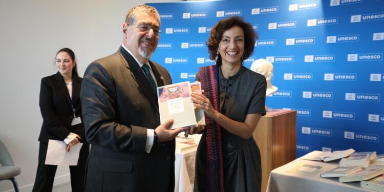 Presidente Arévalo se reúne con directora general de la Unesco