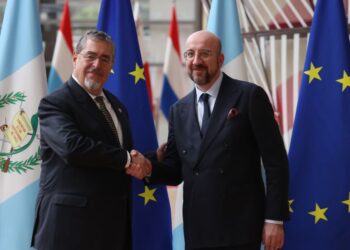 Bernardo Arévalo se reúne con el presidente de la UE Charles Michel