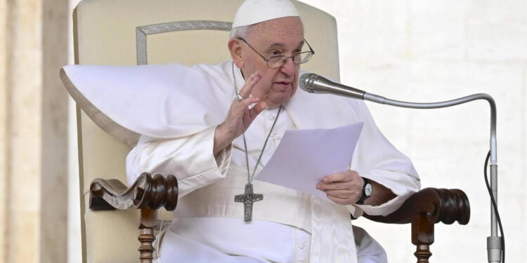 El Papa acude a un hospital de Roma para pruebas diagnósticas por la gripe