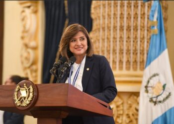 Presidenta en funciones Karin Herrera. / Foto: Carlos Jacinto y Dickéns Zamora.