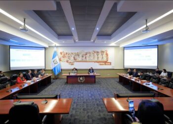 Presidenta en funciones dirige primera reunión con la Comisión Nacional contra la Corrupción