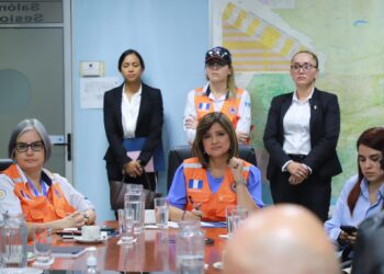 Presidenta en funciones ordenó a Conred gestionar el apoyo internacional por incendio en volcán de Agua