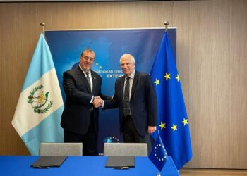 Presidente Bernardo Arévalo y el alto representante de la Unión Europea para Política Exterior y de Seguridad, Josep Borrell.