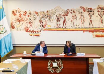 Presidente y vicepresidenta lideran reunión de Consejo de Ministros