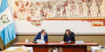 Presidente y vicepresidenta lideran reunión de Consejo de Ministros