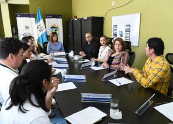 Presidenta en funciones conoce acciones de AMSCLAE para proteger el Lago de Atitlán