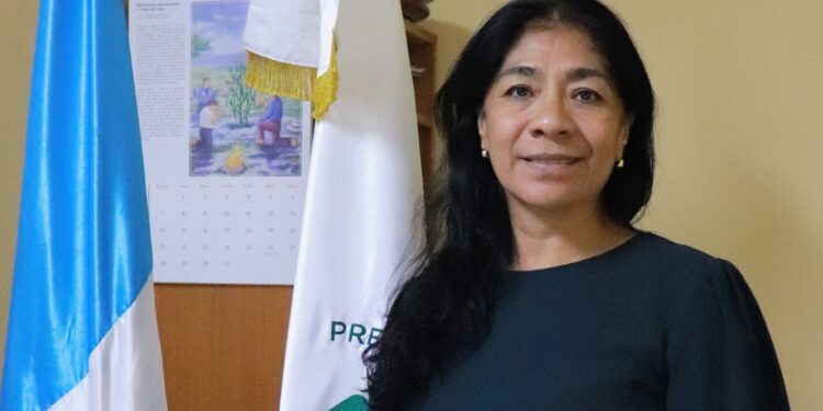 Rosa María Chan es la nueva directora regional del Conap en Petén