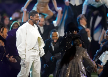Usher brilla en el medio tiempo del Super Bowl