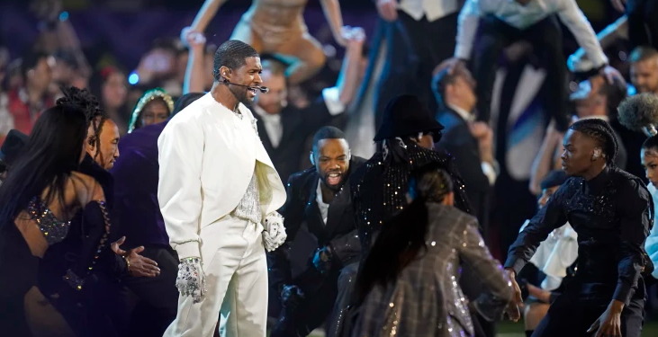Usher brilla en el medio tiempo del Super Bowl