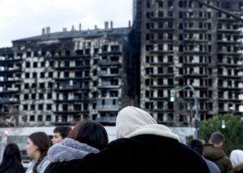 Número de muertos en el incendio de un edificio de viviendas en España se eleva a diez