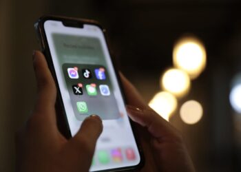 La primera dama incluyó un número de Whatsapp en su comunicado. / Foto: Noé Pérez.