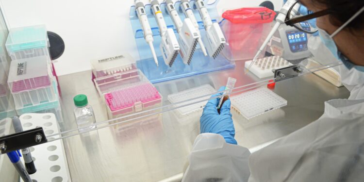 Laboratorio Nacional de Salud realiza pruebas a los pacientes confirmados. /Foto: MSPAS