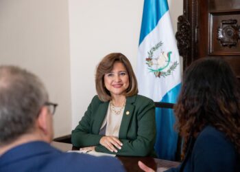 Autoridades se reunieron para dialogar sobre planes en favor de las mujeres y la migración. /Foto: Vicepresidencia de la República.
