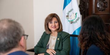 Autoridades se reunieron para dialogar sobre planes en favor de las mujeres y la migración. /Foto: Vicepresidencia de la República.