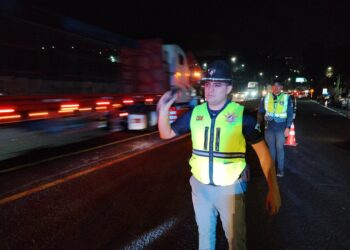 Provial se encarga de regular el transporte pesado mientras está habilitado el carril reversible. / Foto: Provial.