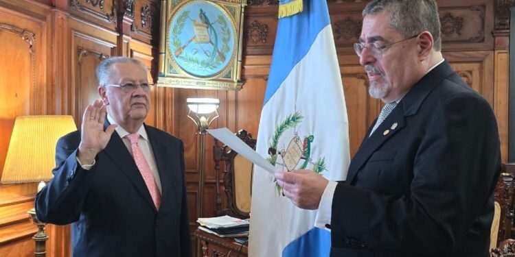 Gabriel Medrano Valenzuela asume dirección del Registro General de la Propiedad