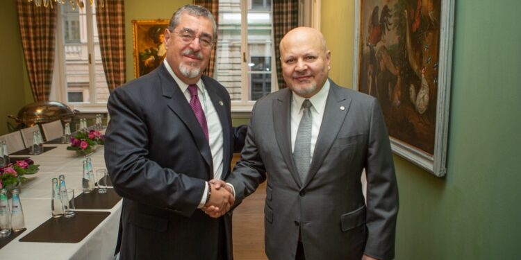 Presidente Arévalo se reúne con fiscal general de la Corte Penal Internacional