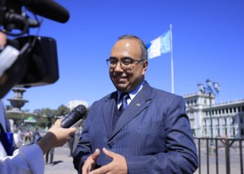 Samuel Ochoa, un guatemalteco que comparte su amor por la marimba. /Foto: Gilber García.