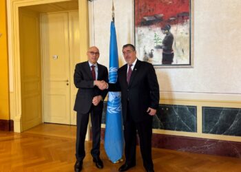 Presidente Arévalo (derecha) junto al comisionado de la ONU, Volker Türk (izquierda). /Foto: