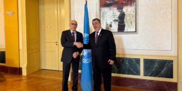 Presidente Arévalo (derecha) junto al comisionado de la ONU, Volker Türk (izquierda). /Foto: