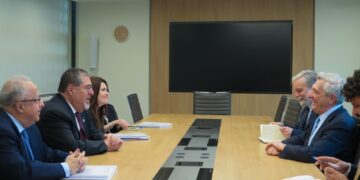 Presidente Arévalo se reunió con Filippo Grandi en la sede de ACNUR en Suiza. /Foto: EFE