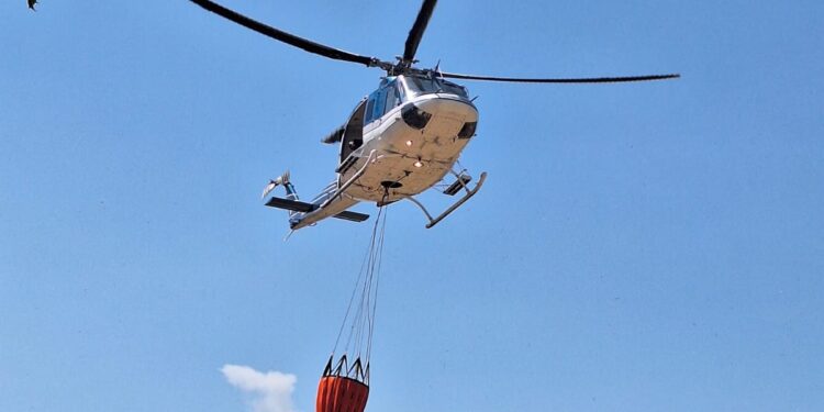 Ejército despliega operativo ante incendio en volcán de Agua