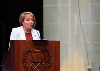 Ministra de la Vega informó sobre las denuncias presentadas ante el MP. /Foto: Noé Pérez.