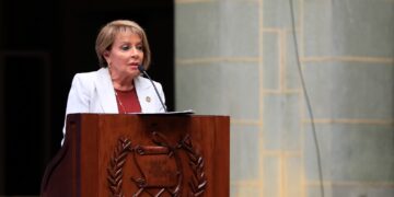 Ministra de la Vega informó sobre las denuncias presentadas ante el MP. /Foto: Noé Pérez.