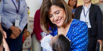 Karin Herrera conoció a niñas que atiende el Refugio de la Niñez en ese centro. / Foto: Vicepresidencia de la República.