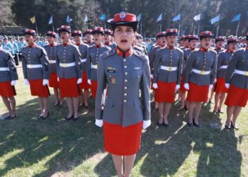 Mandatario destaca el papel de las mujeres en las filas del Ejército de Guatemala