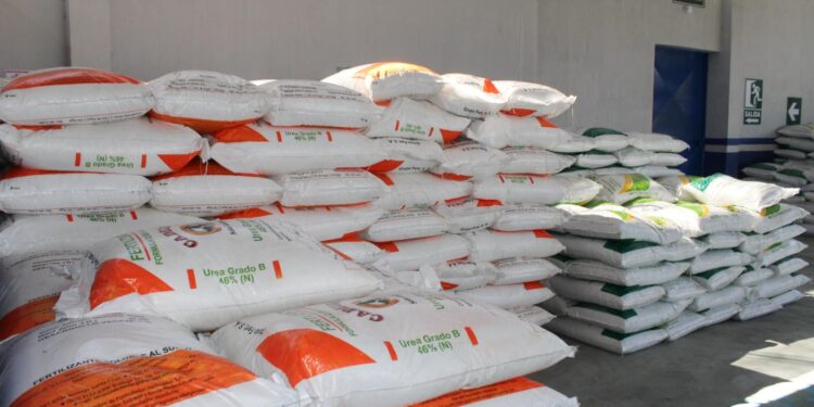 Benefician a comunidades de Agua Blanca, Jutiapa, con la entrega de fertilizantes