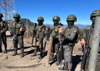 Ejército y ministerios asisten a comunitarios de Nahualá y Santa Catarina Ixtahuacán. / Foto: Ejército.