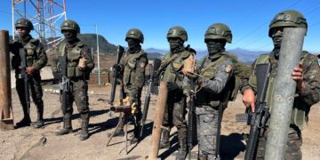 Ejército y ministerios asisten a comunitarios de Nahualá y Santa Catarina Ixtahuacán. / Foto: Ejército.